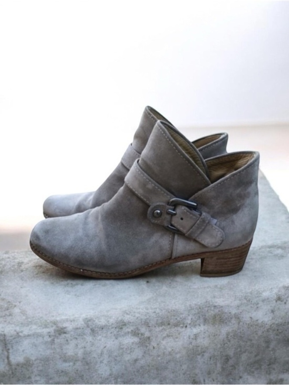 Stuart Weitzman Dude Taupe Suede Buckle Booties size 8